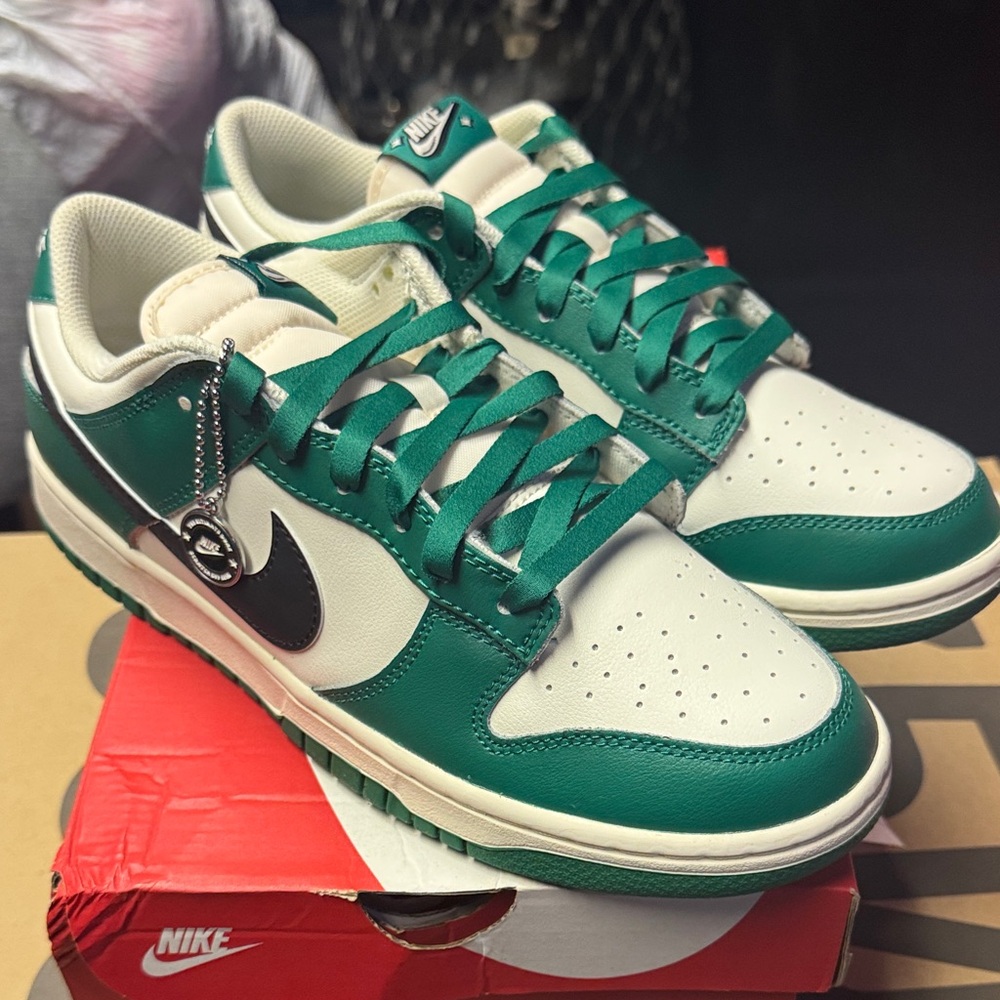 Nike dunk low SE Lottery pack malachite green